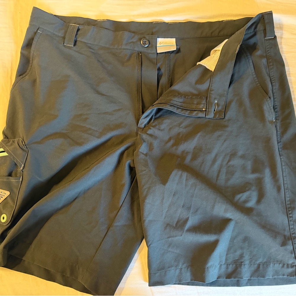 Columbia PFG Shorts Mens SZ 40 Omni Shield Black Cargo Fishing Hiking